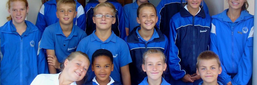 Voor vlnr: Janka du Toit, Nadia Jantjies, Karli-Mari Geldenhuys (0/10), Ralph Smit (0/9). Middel vlnr: Nadia Pieterse (0/11), Daniel Hanekom (0/10), George Groenewald, Anrie van Niekerk (0/11), Caitlyn Otto (0/12), Fiona Fourie (0/13). Agter vlnr: Niveena Jantjies (0/13), Dehan Botha (0/12), Niel Engelbrecht (0/13)